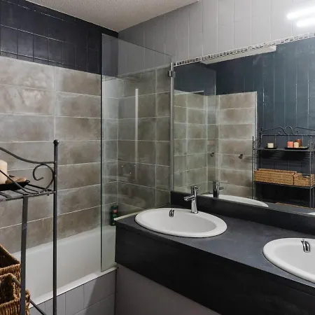 Duplex Lumineux A Avec Parking, Proche Et Port - Fr-1-409a-11 شقة